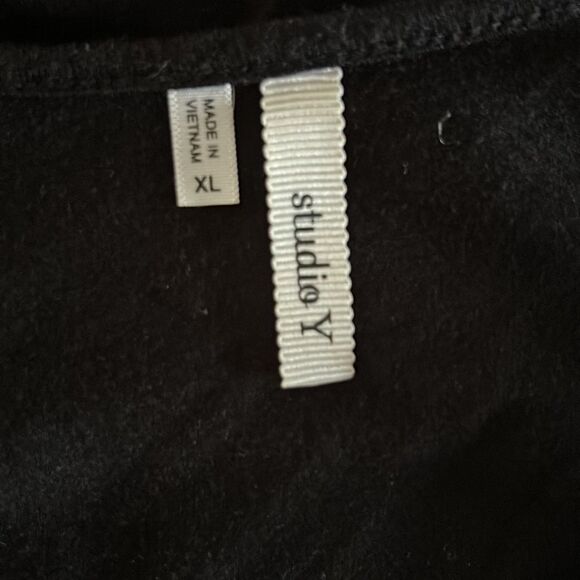 Studio y extra-large, sequined tank top great for the holidays - Picture 5 of 7